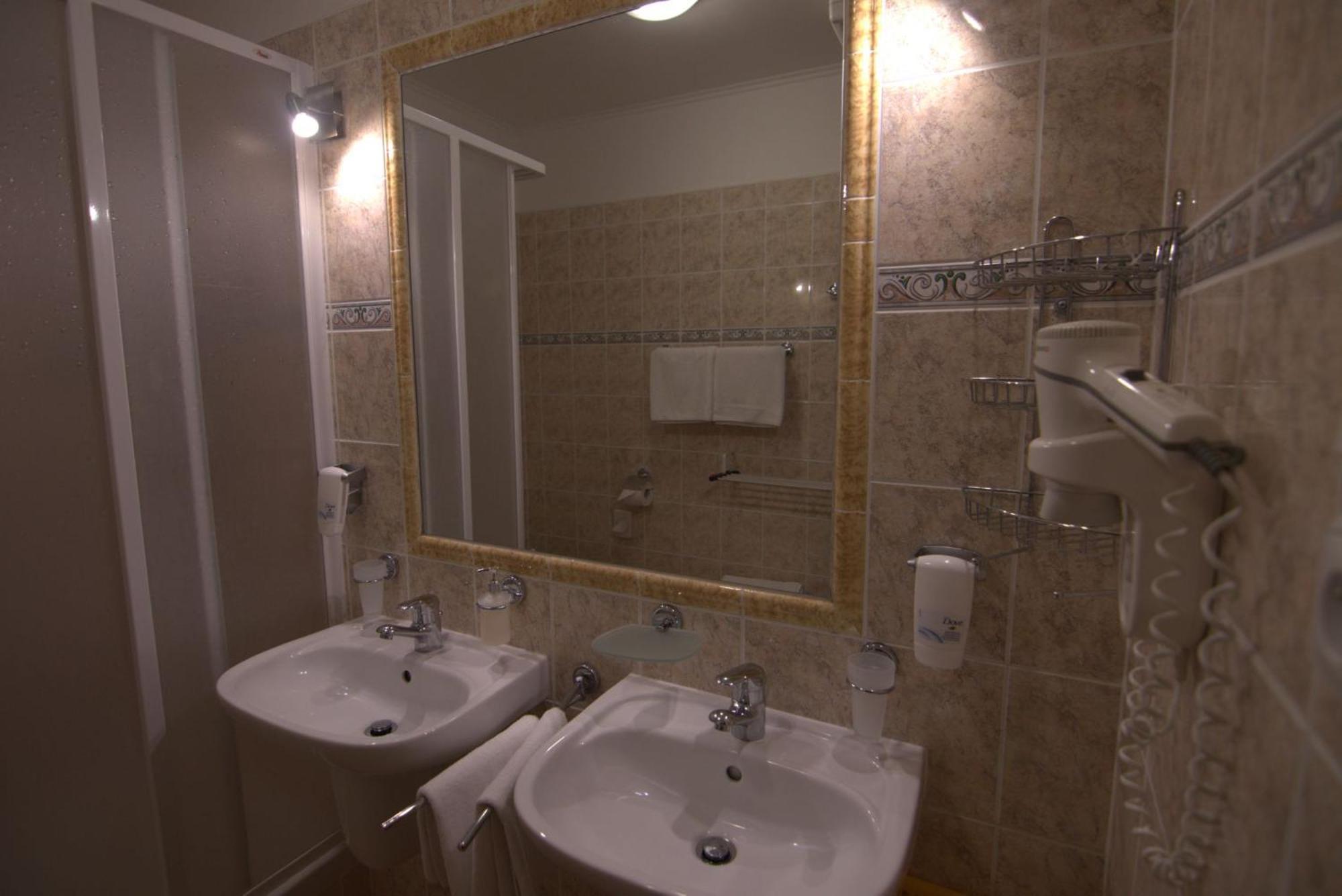 Hotel Westend Marianske Lazne Ngoại thất bức ảnh